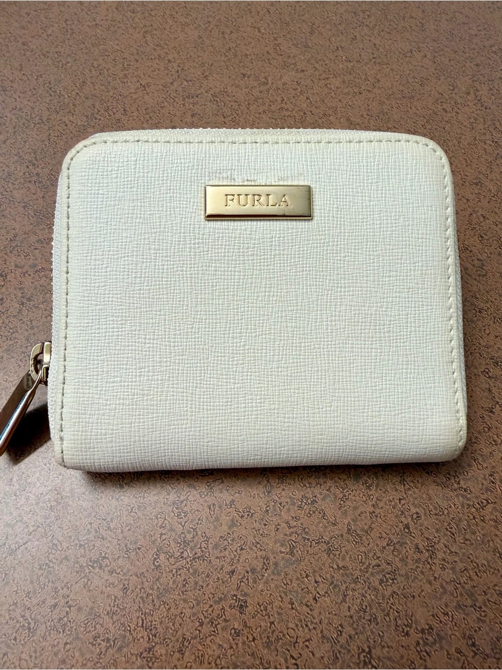 Furla Saffiano Classic Babylon style White Petalo Zip-Around Leather Wallet EUC